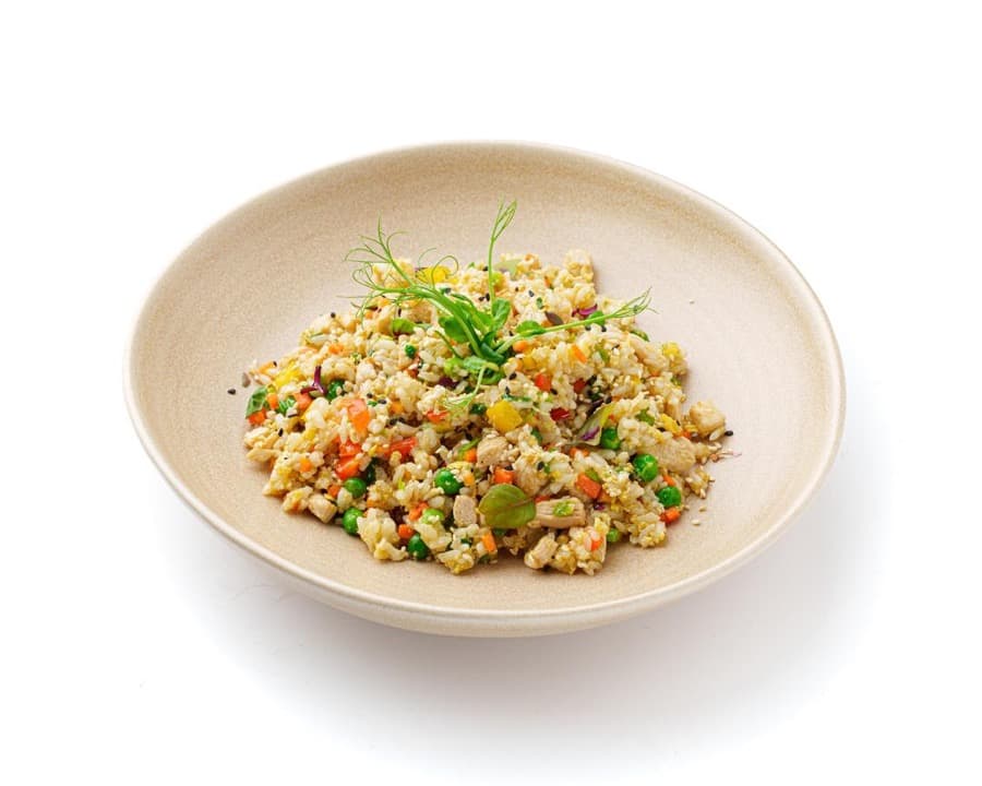 Вок с рисом, цыпленком и овощами